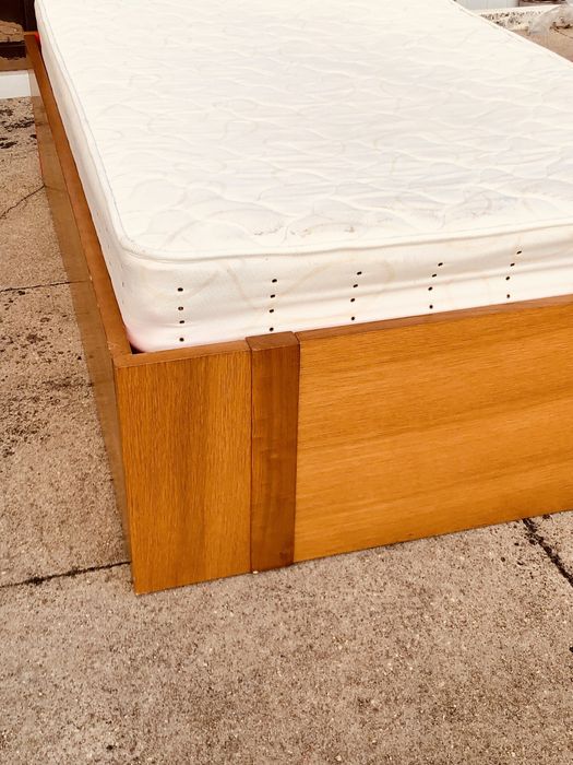 Cama Casal + Cama Solteiro em Gaveta Inferior e 2 colchões