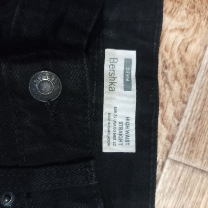 Чорні джинси Bershka 32 розмір