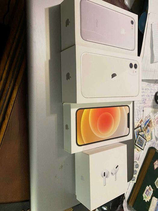 Упаковки від IPhone 7, IPhone 11, IPhone 12, AirPods Pro