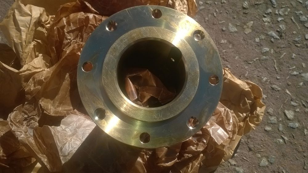 Kuter kh200 tuleja rufowa na wał