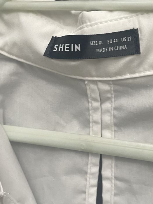 Koszula długa z bufiastymi rękawami.Nowa nie używana .