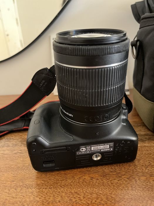 Canon EOS 100D + Objetiva EF-S 18-55mm IS STM + Bolsa Original