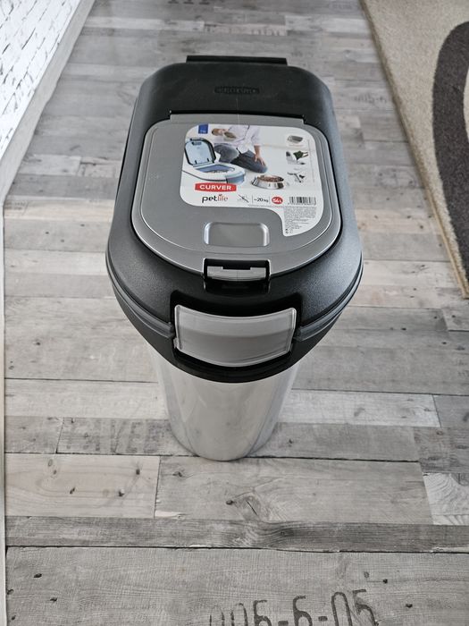 Curver Pojemnik na karmę 20kg / 54l