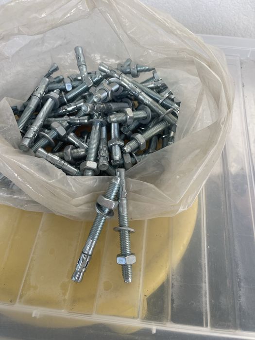 Vendo parafusos novos