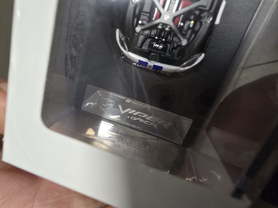 Dodge Viper ACR 1:64 otwierane elementy model Hone