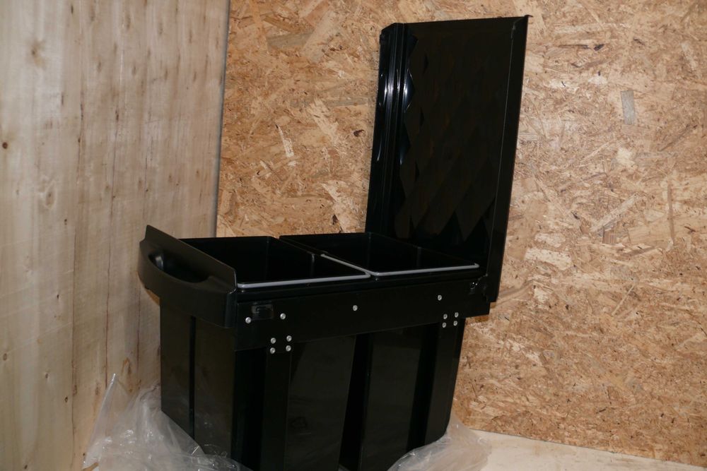 Caixote do lixo de cozinha
Capacidade do balde: 2 x 20 L