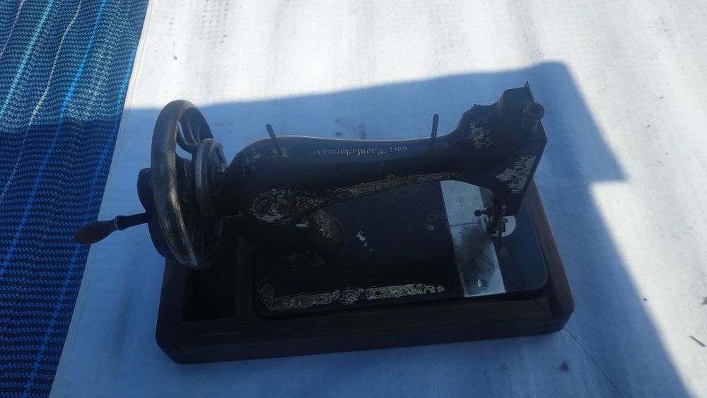 Машинка швейна Старинна Зінгер