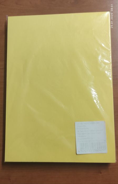 Продаю визитницу и пачку цветной бумаги А-4