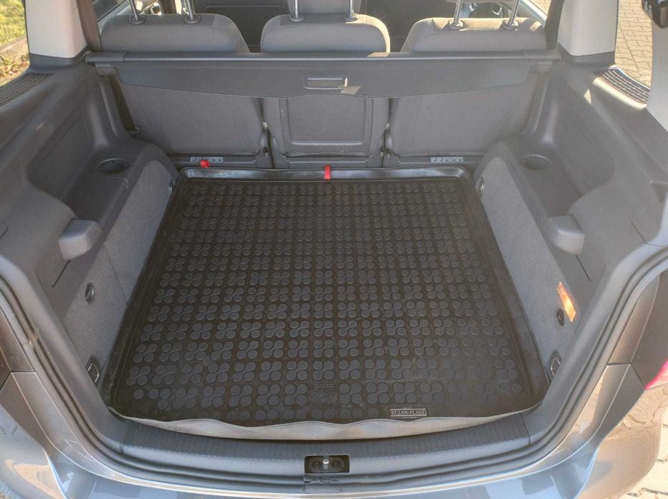 Volkswagen Touran 2.0 TDI 140 KM STYLE 7 os. HAK Zadbany