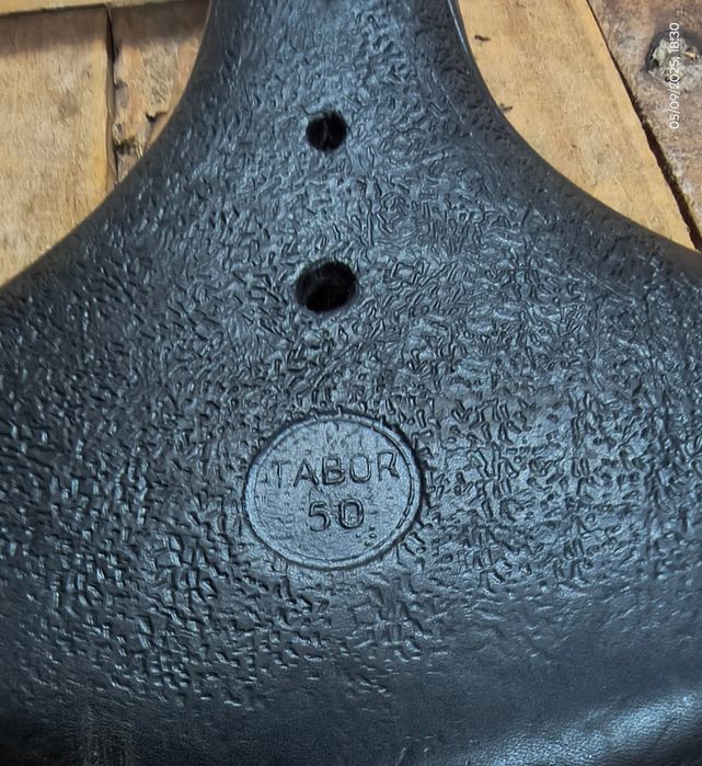 Capa de couro selim Tabor 240 molas NOVA/Pasteleiras/Órbita/Vilar