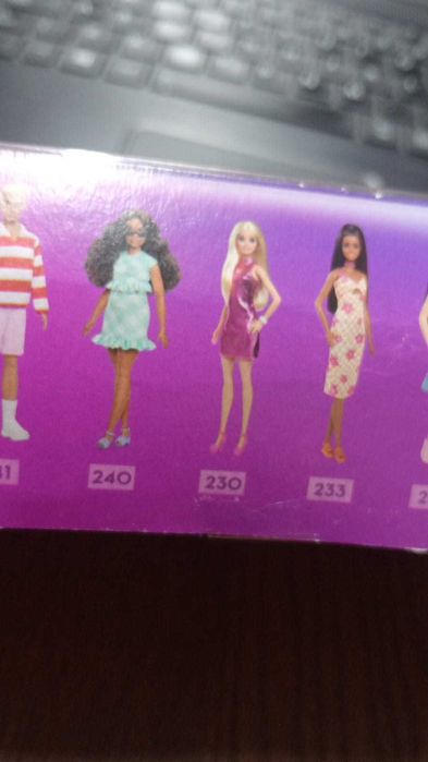 Boneca Barbie Fashionistas nº 230 Vestido Rosa
