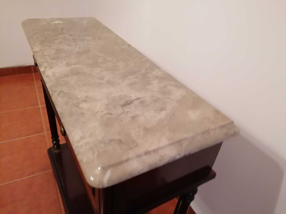 Consola com tampo marmore