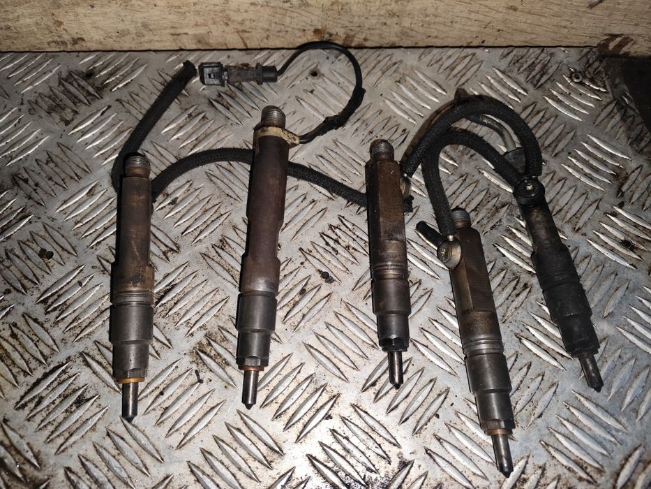 Volvo V70 II 2.5 TDI wtrysk wtryskiwacze komplet
