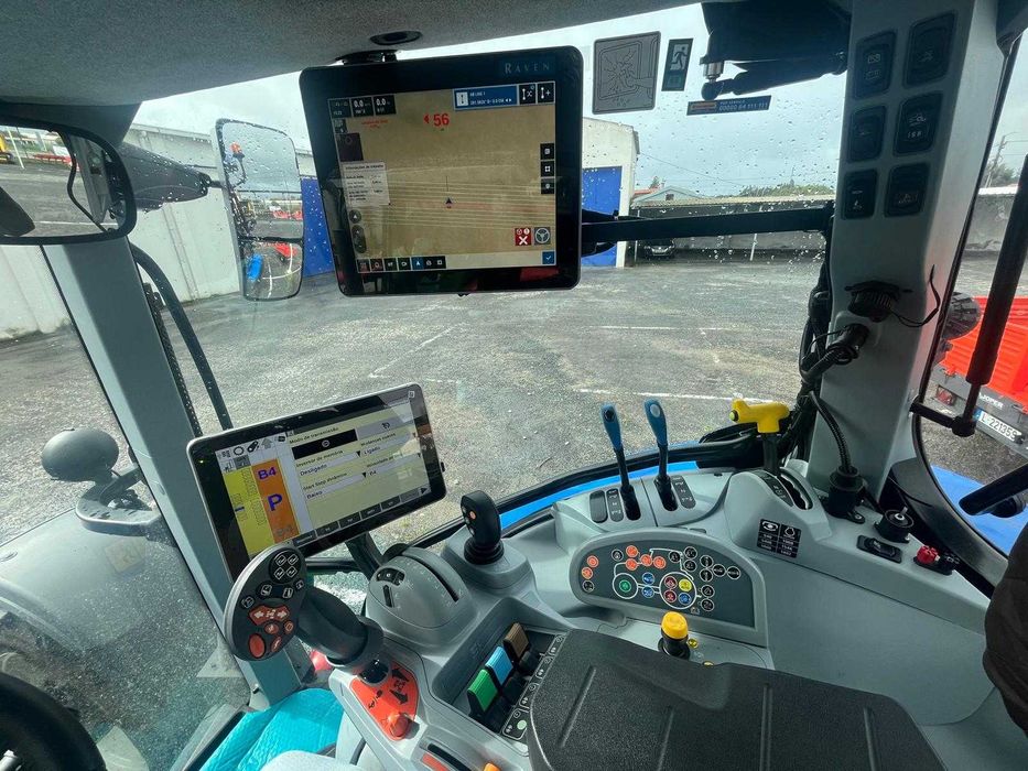 Trator New Holland T5 140 DYNAMIC COMMAND