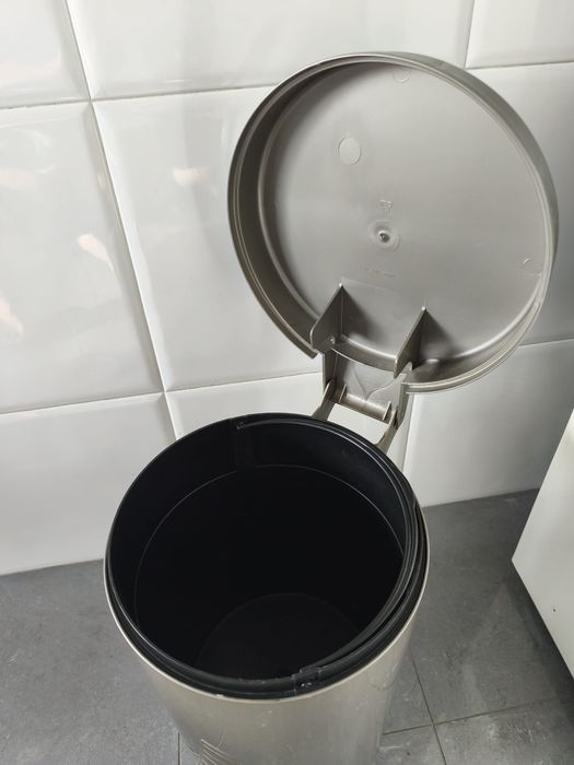 Trash Bin506821230996367362