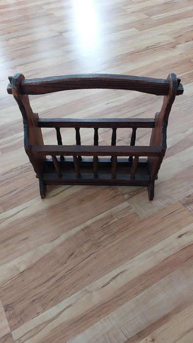 Gazetnik drewniany, stojak, koszyk na gazety