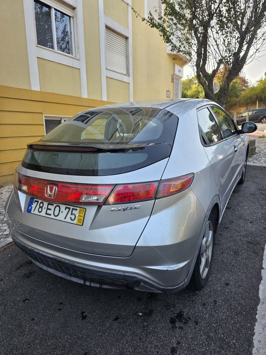 Honda Civic 1.4 i-DSI (2007) – Fiabilidade Japonesa Excepcional