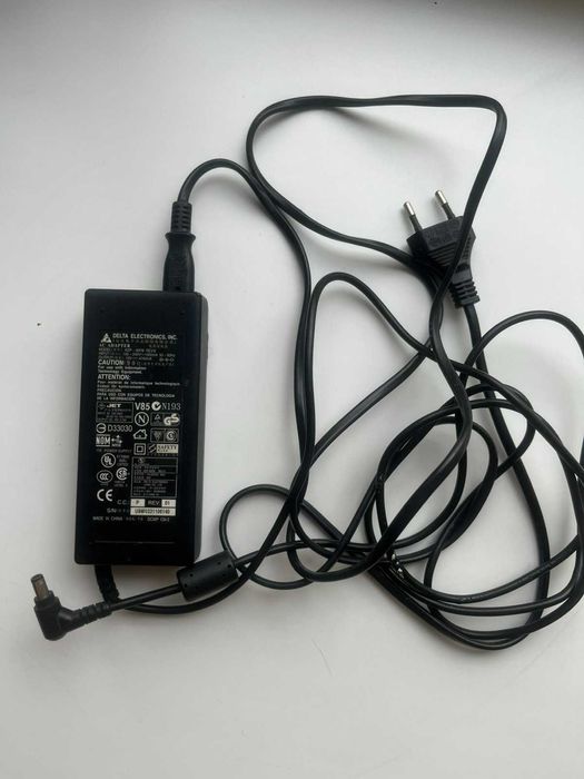 Зарядний пристрій для ноутбука