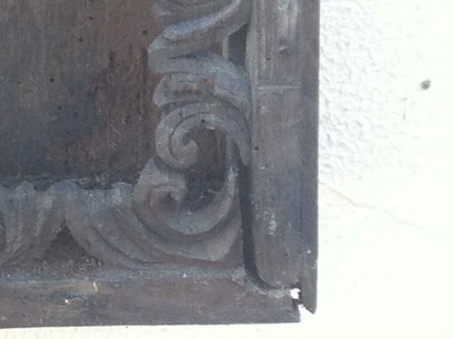 Oratório muito antigo em madeira de castanho