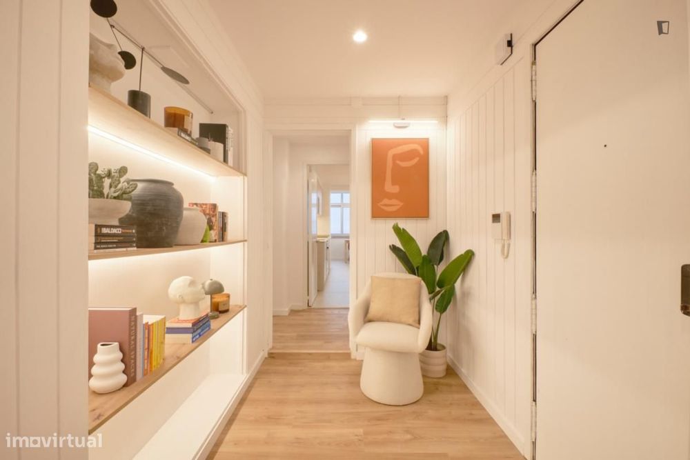 Quarto - localizado em Campolide Lisbon