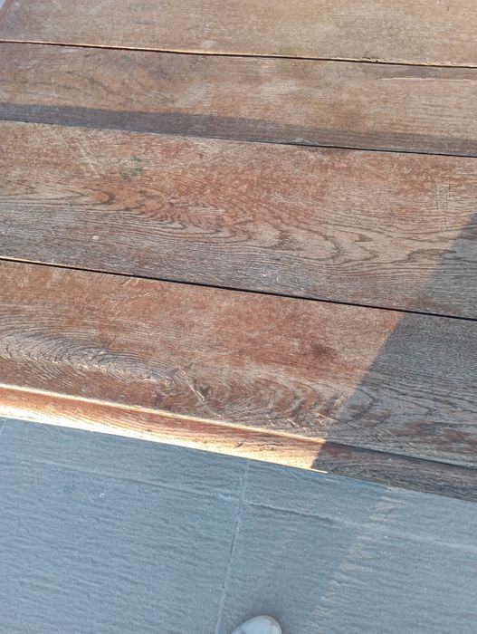 Mesa centenária de madeira para restaurar