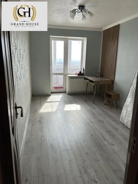 Продам чудову трикімнатну квартиру, район Попова (Героїв України).