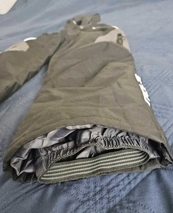 Komplet kurtka, podpinka, spodnie, czapka na narty 7-9 lat