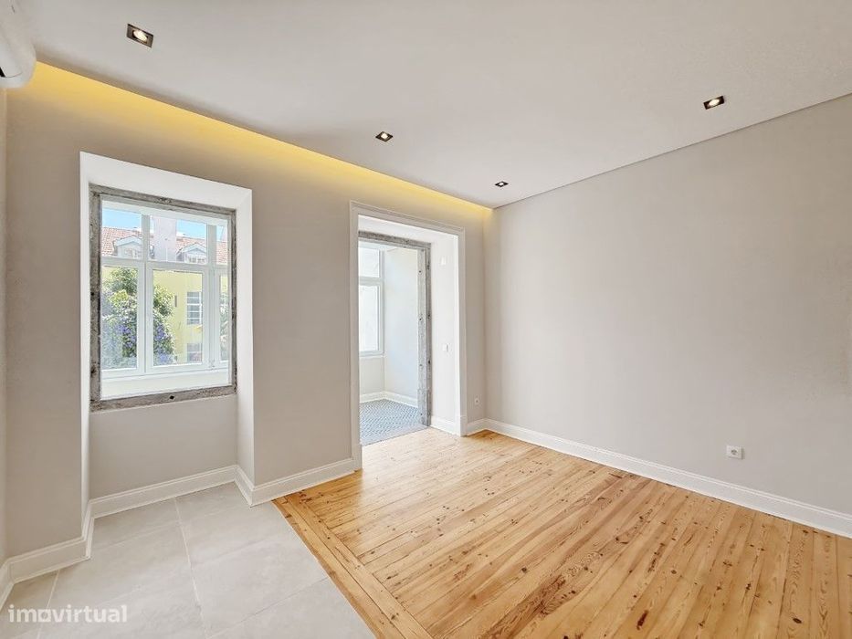 Apartamento T3 Remodelado com 2 Suites, Closet e logradouro na Av. ...