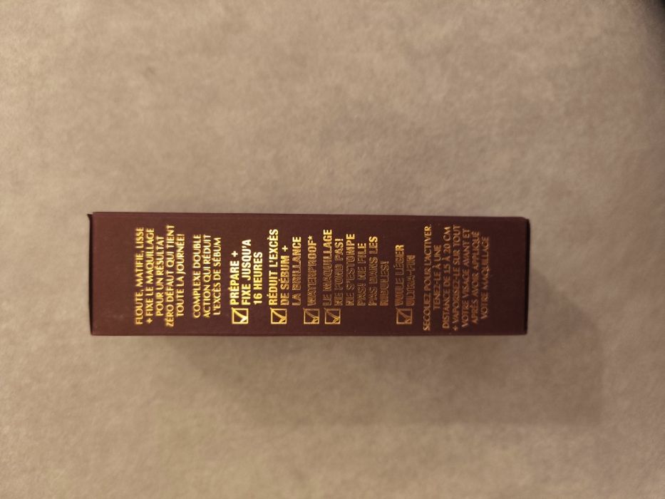 Airbrush matowy spray utrwalający Charlotte tilbury