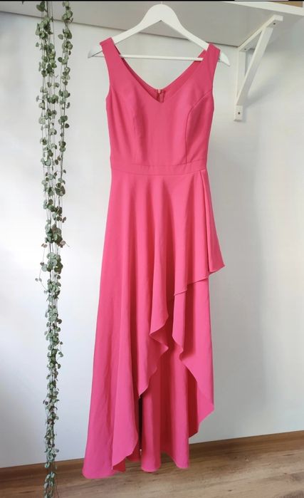 Szyk Różowa sukienka maxi na wesele na grubszych ramiączkach