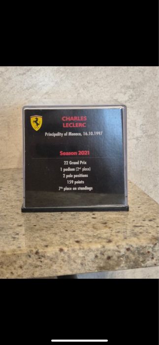 Capacete Charles Leclerc autografado