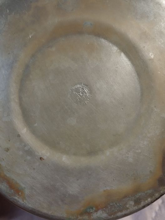 Stary czajnik z sygnaturą