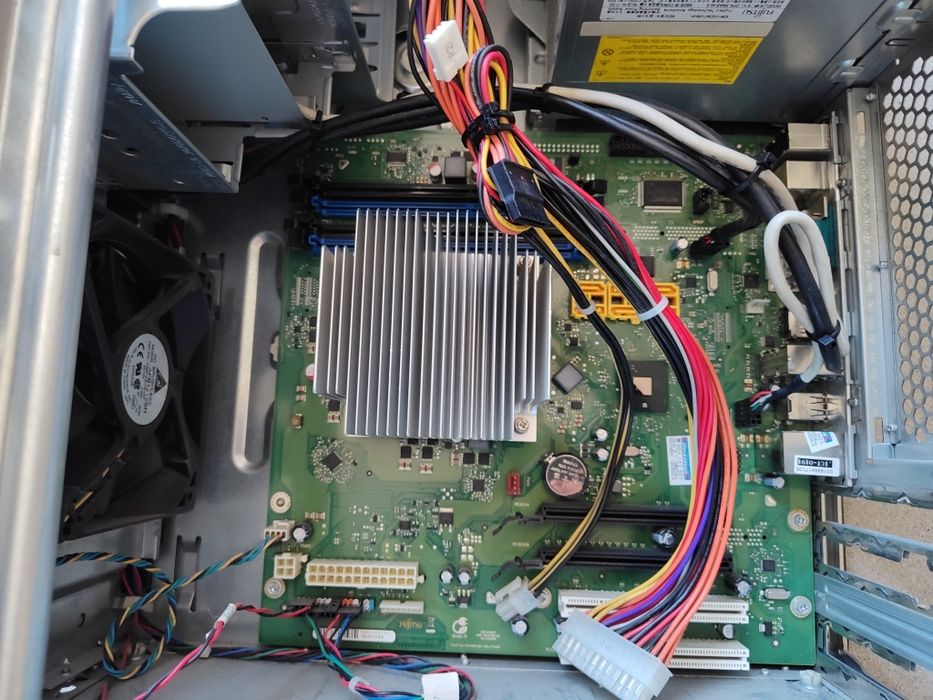 Fujitsu Celsius W280