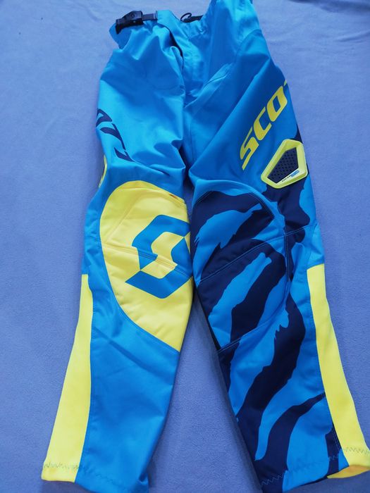 Spodnie w rozmiarze 32 Scott