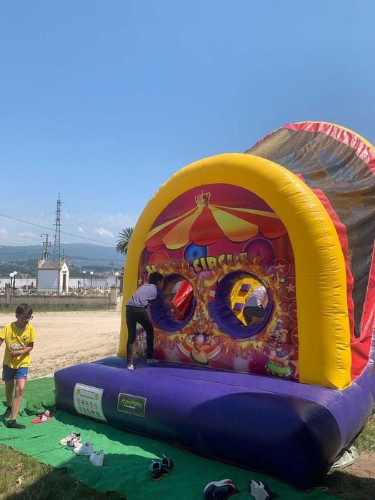 Aluguer de insufláveis / pistas obstáculos / karts a pedais