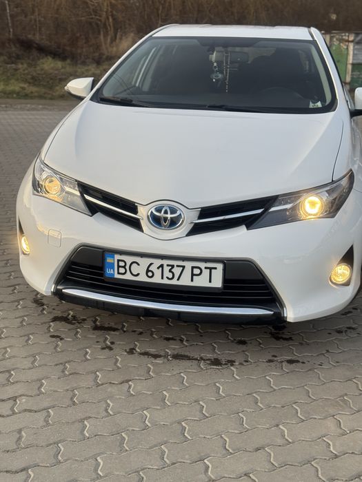 Продається тайота auris 14 рік в гарному стані