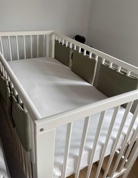 Berço branco IKEA Gulliver para bebé com colchão e protetor