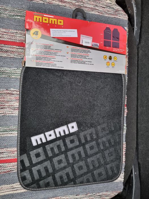 Tapetes frente e tras MOMO para carro (novos)