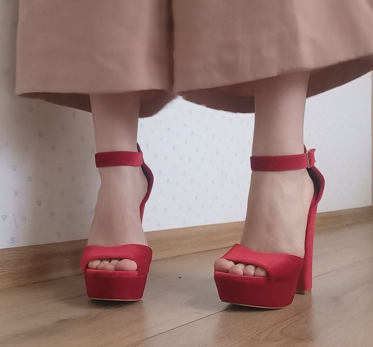 Туфлі червоні на високому підборі Estro