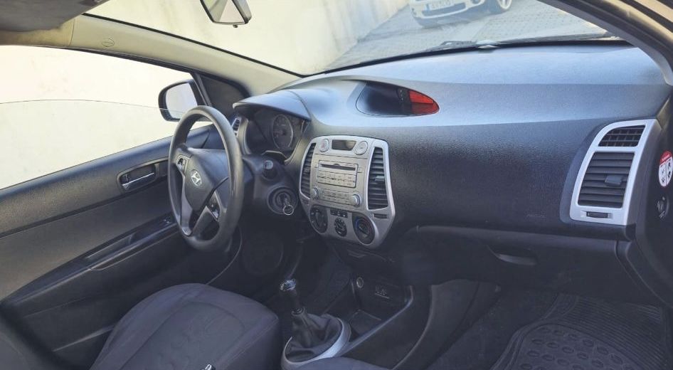 Hyundai i20 1.4 Gasolina 109cv • 2009 • Económico e Fiável