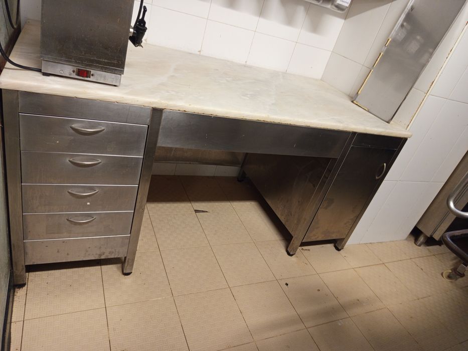 Bancada inox com pedra mármore