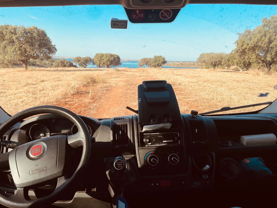 Aluga-se Campervan moderna para 4 Pessoas com electricidade autónoma