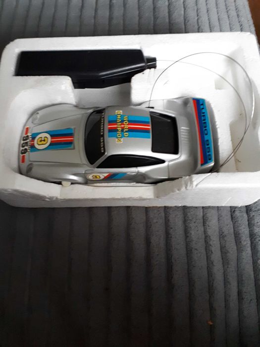 Samochód na pilota lata 90 . Unikat