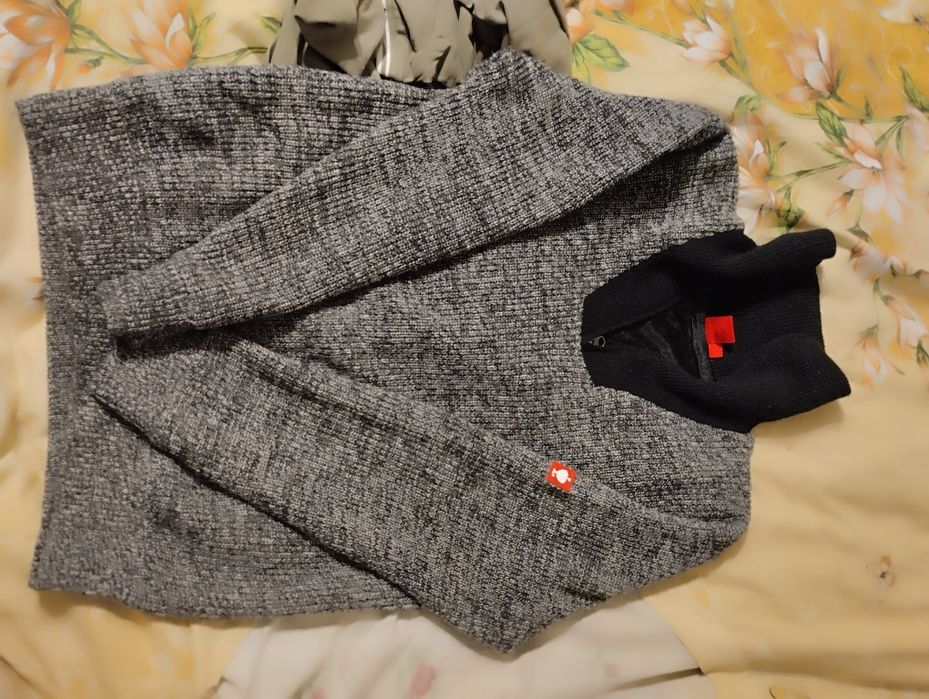 Продам светер Strauss