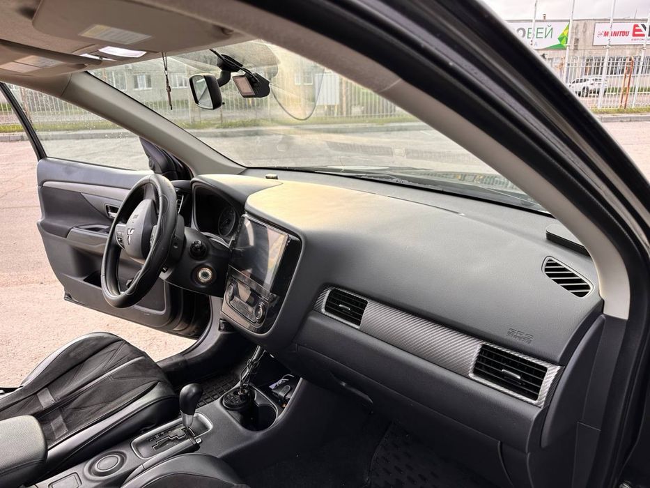 mitsubishi outlander 3