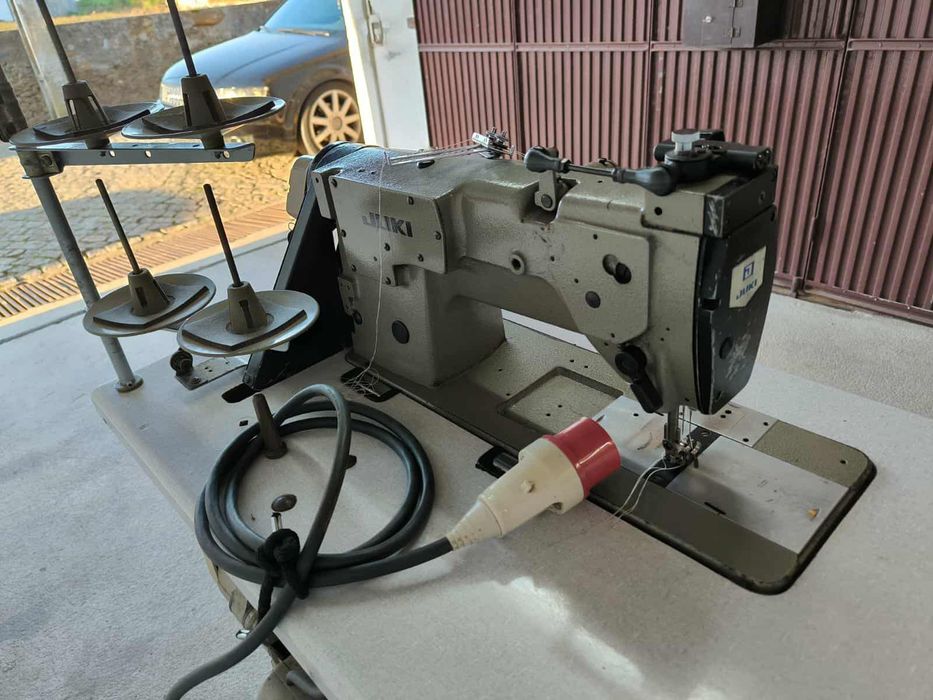 Vendo máquina de costura industrial de duas agulhas  trifásico