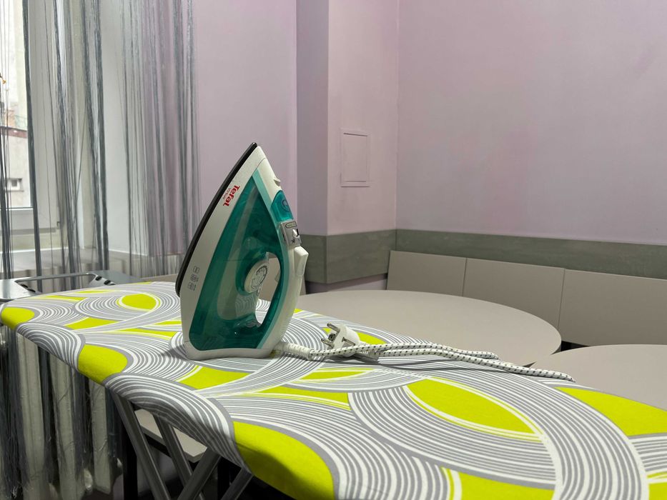 Хостел сучасний у Києві вул. Дмитрівська. Легка доступність! Світло є!