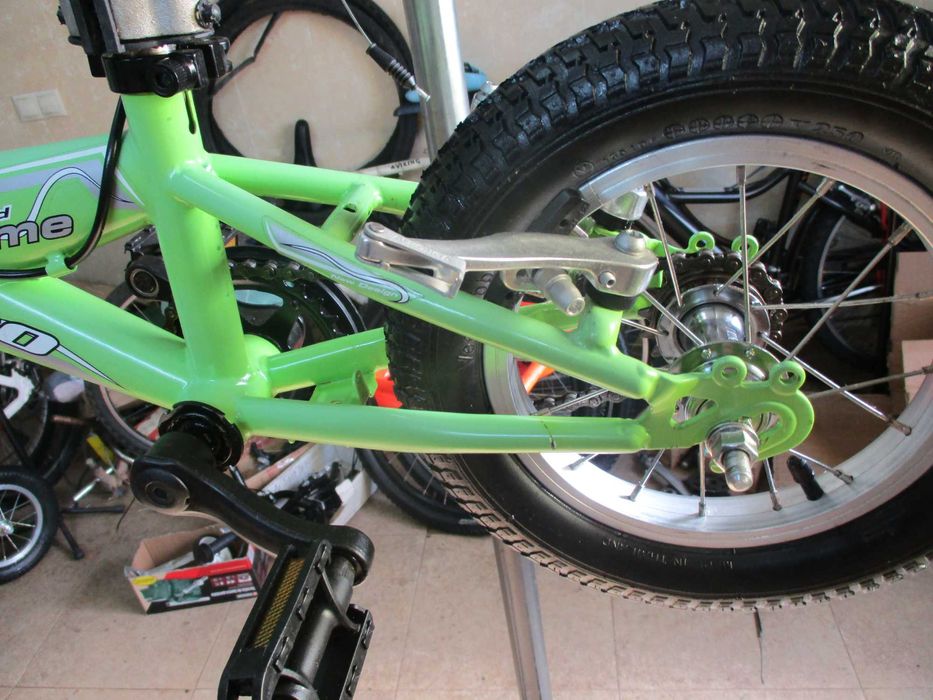 Bicicleta criança 3/4 anos, c/ rodinhas