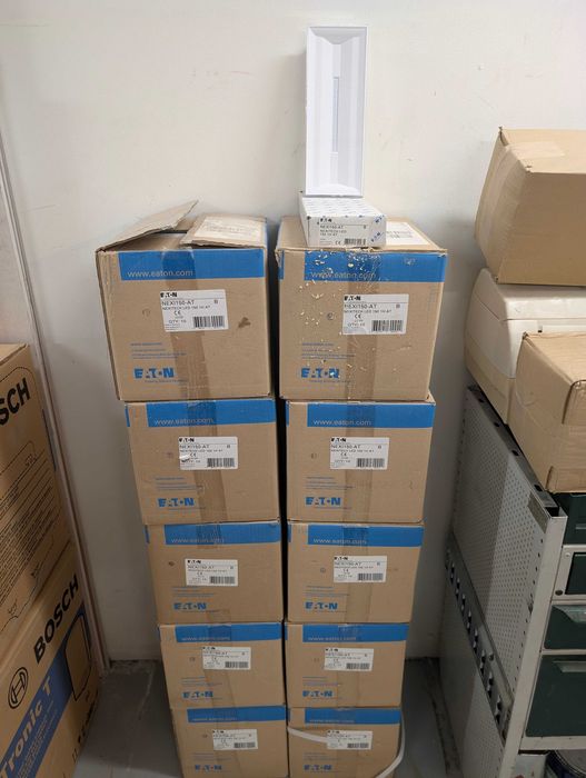 Bloco de Emergência Eaton NexiTech LED 150lm 1h AT - Novo