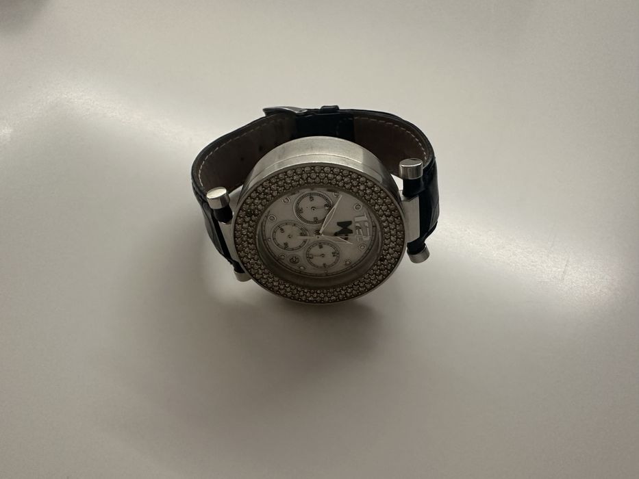 Relógio com pulseira preta